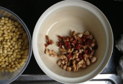 黄豆花生核桃芝麻豆浆,黄豆、花生、核桃、芝麻豆浆的完美融合